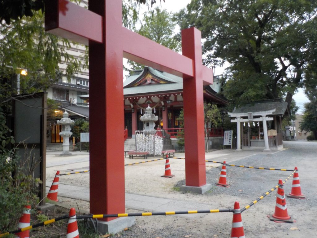 埼玉県越谷市 下地処理で綺麗な仕上がり 香取神社鳥居塗装 サイワ塗装