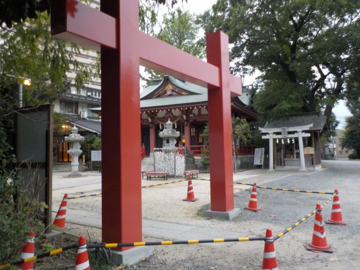 越谷市塗装,越谷香取神社,鳥居塗装,木部塗装,パテ処理,鳥居下地処理,塗装下地処理,ケレン,神社鳥居塗装,鳥居塗り替え,さいたま市,さいたま市塗り替え,一般住宅,家塗り替え,埼玉県,塗り替え,外壁塗装,外壁サイディング塗装,遮断熱塗料ガイナ,さいたま市外壁塗装,屋根外壁塗装,シーリング,ひび割れ補修,タスペーサー,サイワ塗装工業,下地処理,ベージュ,日進産業ガイナ,施工認定店,家の塗り替え