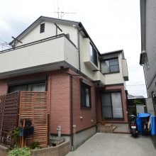 埼玉県さいたま市桜区,屋根外壁塗装,ツートンカラー外壁,２色使い外壁,サーモアイシリーズ,サーモアイsi,屋根塗装,屋根下塗り３回,ラジカル塗料,シリコン系塗料,パーフェクトトップ外壁塗装,ピンク外壁,白外壁,お洒落外壁,遮熱塗装,高耐久性塗装,さいたま市,さいたま市塗り替え,一般住宅,家塗り替え,埼玉県,塗り替え,外壁塗装,外壁サイディング塗装,遮断熱塗料ガイナ,さいたま市外壁塗装,屋根外壁塗装,シーリング,ひび割れ補修,タスペーサー,サイワ塗装工業,下地処理,ベージュ,日進産業ガイナ,施工認定店,家の塗り替え