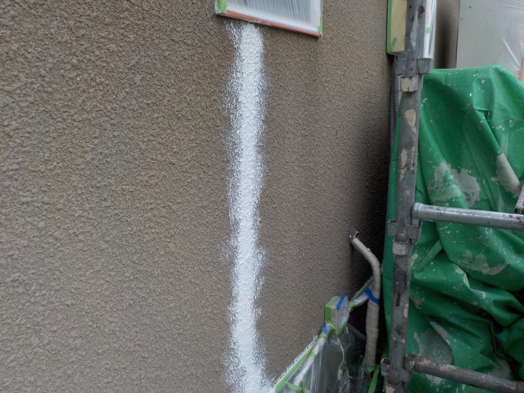 外壁ひび割れ　塗装