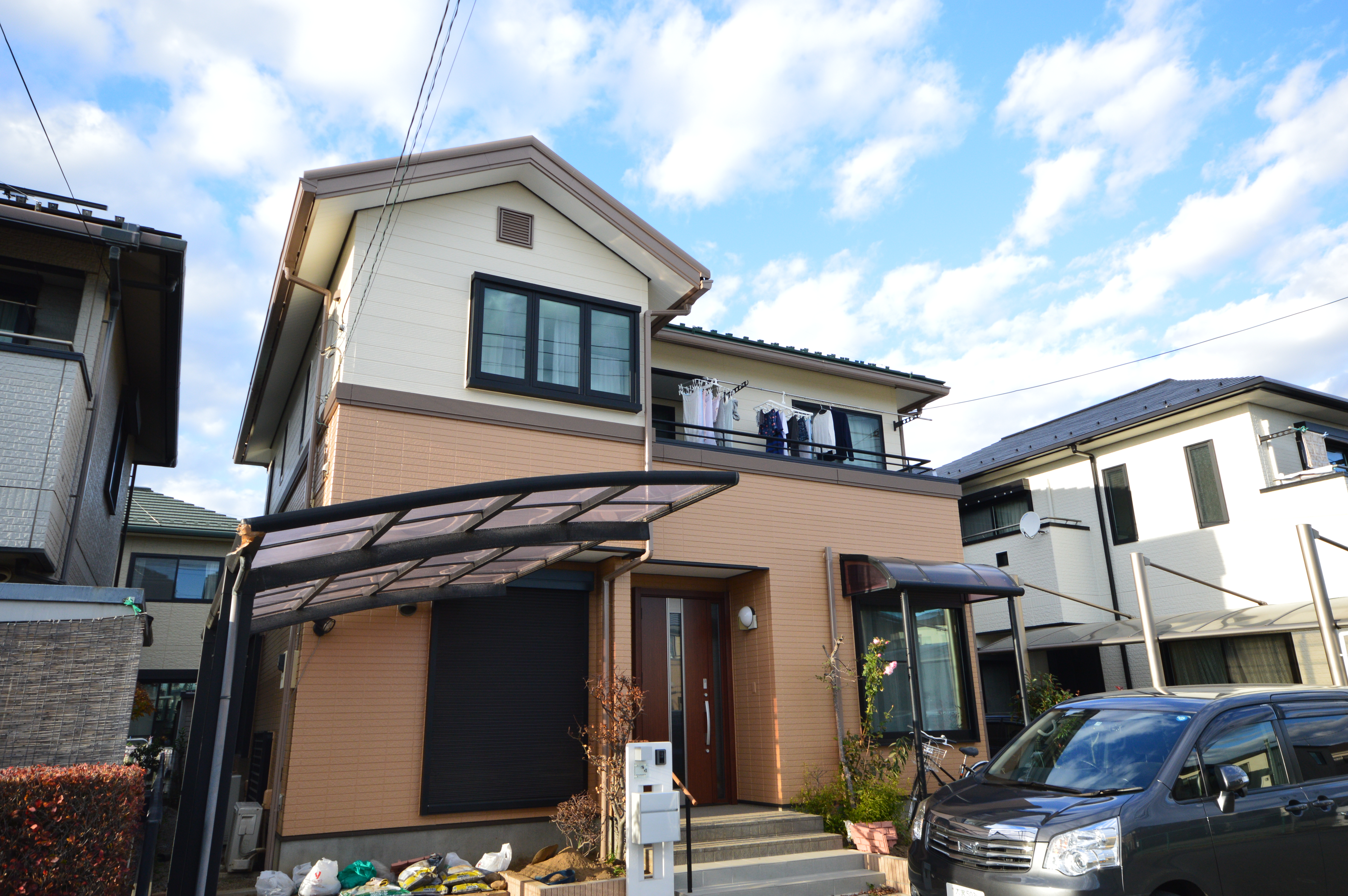 埼玉県桶川市S様邸 色分けでお洒落な外観に 屋根外壁塗装工事 | 有限 