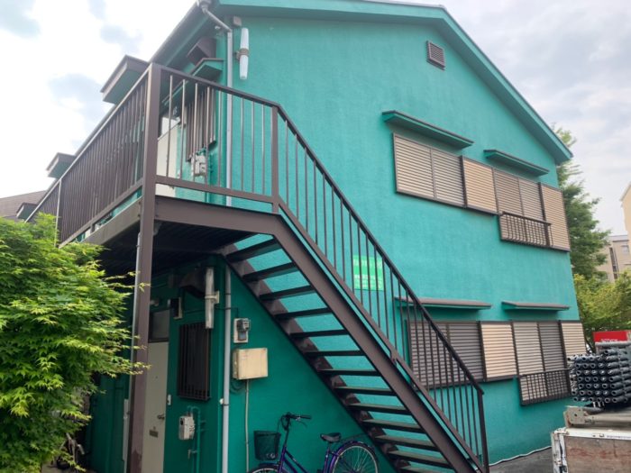 埼玉県さいたま市西区三橋 グリーンで深みのある色合い アパート塗り替え 屋根外壁塗装工事 有限会社サイワ塗装工業