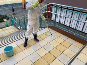 滑りにくいタイル　転倒防止　防滑工事　安全確保　美観そのまま