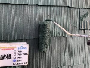 屋根上塗り作業　サーモアイ　クールグリーン　省エネ　屋根