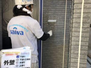 外壁　下塗り作業中　さいたま市西区　塗装