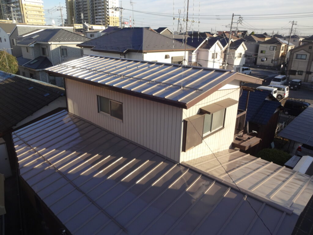 屋根の塗装　トタン屋根　サーモアイ　遮熱塗装