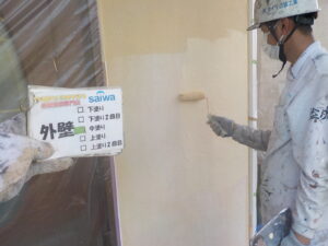 外壁　中塗り作業　下地作り　補強　外壁塗り替え　作業　