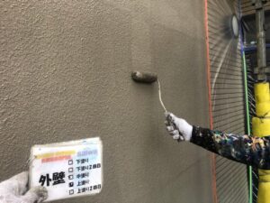 外壁　上塗り2回目　外壁塗装　さいたま市　パーフェクトトップ