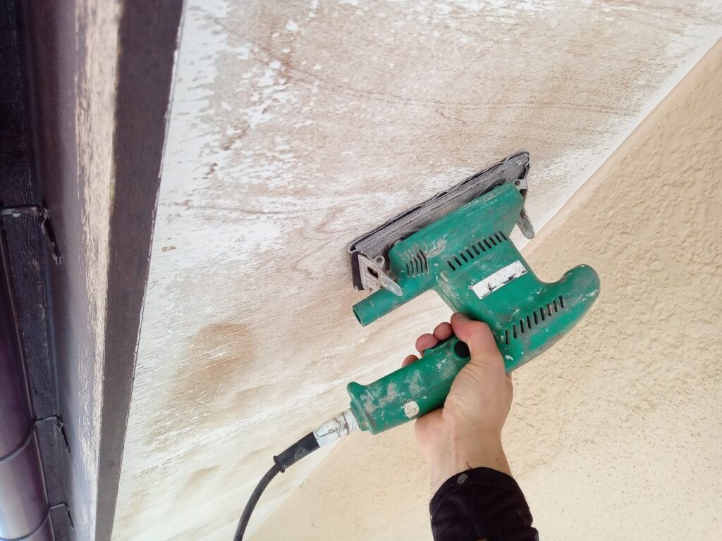 軒天塗装　下地処理　ケレン作業　さいたま市　屋根塗装　外壁塗装