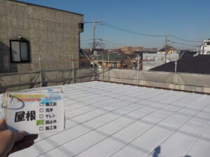 屋根の塗装　折半屋根　ローラー塗装