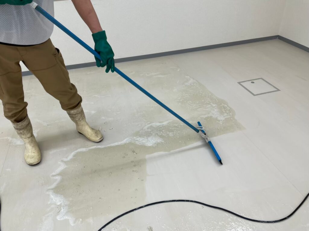 オフェスフロア　床の清掃　OAフロアカーペット撤去　ベトベト床