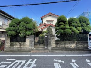 外構塗装　塀の塗装　駐車場の鉄骨塗装