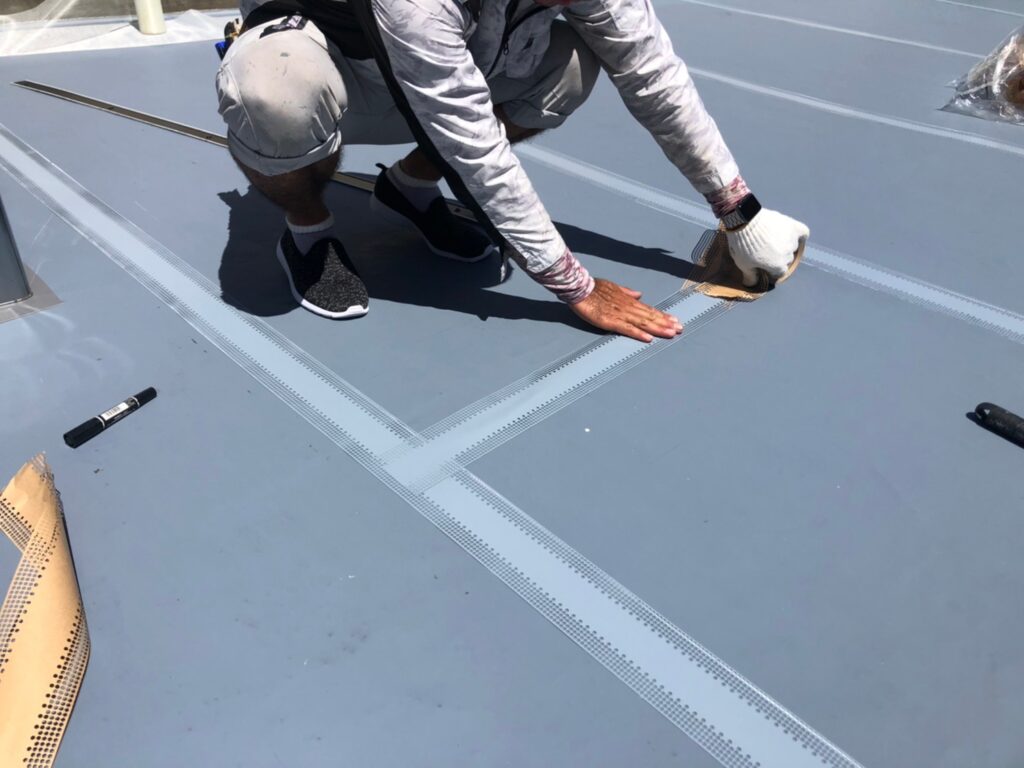 屋上防水工事　劣化　ウレタン塗布