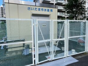 フェンス塗装　錆止め塗布後　塗り替え　さいたま市　学校塗装