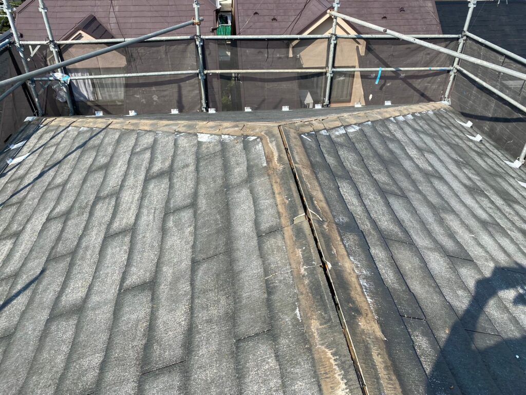 屋根塗装　さいたま市　埼玉　ノンアスベスト屋根　塗れない屋根　屋根ひび割れ　カバー工法　