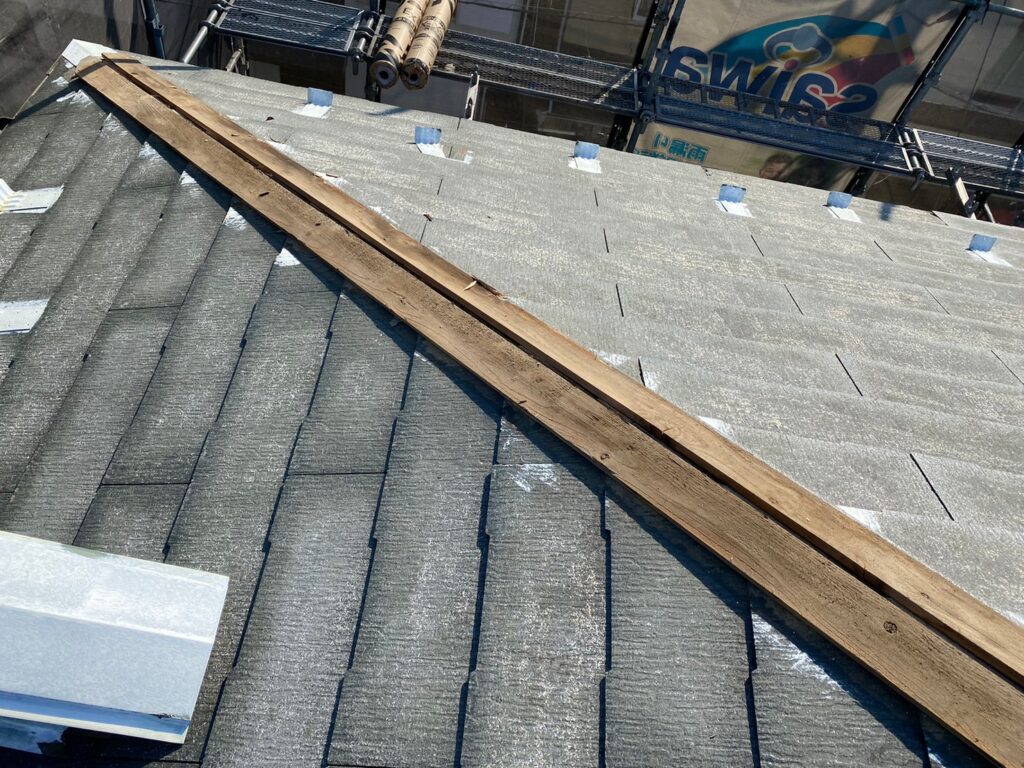 さいたま市　埼玉　ノンアスベスト屋根　塗れない屋根　屋根ひび割れ　カバー工法　
