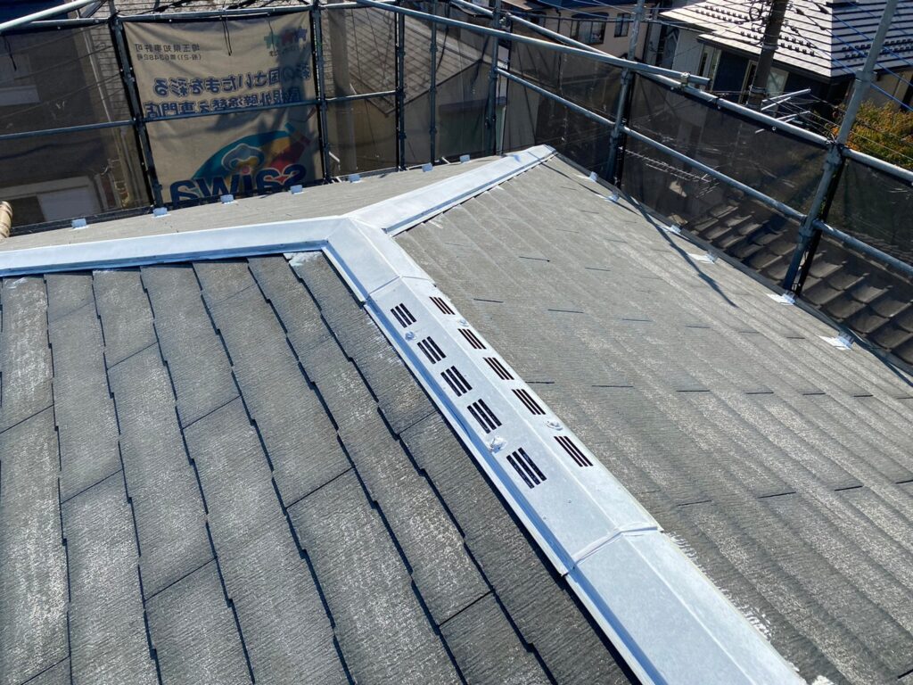 さいたま市　埼玉　ノンアスベスト屋根　塗れない屋根　屋根ひび割れ　カバー工法　屋根材　平成１３年
