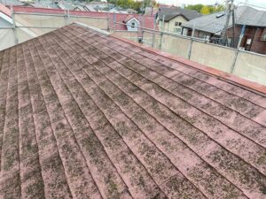 屋根塗装　カバー工法　ガルテクト　外壁塗装　埼玉　さいたま　ノンアスベスト屋根　屋根ひび割れ　塗れない屋根