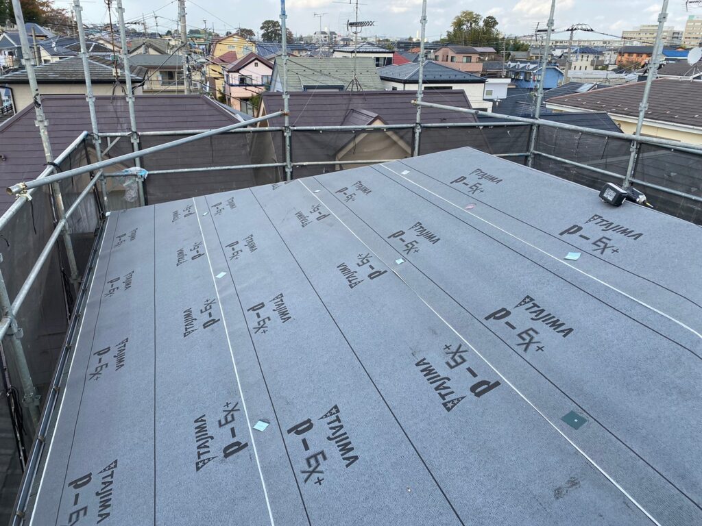 さいたま市　埼玉　ノンアスベスト屋根　塗れない屋根　屋根ひび割れ　カバー工法　