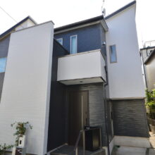 AGC　屋根リフォーム ひび割れ修理　塗り替え後の艶感