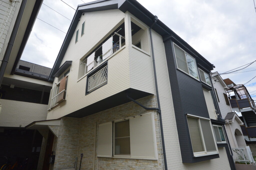 築30年 戸建住宅 外壁塗装・屋根カバー工法施工後の全景