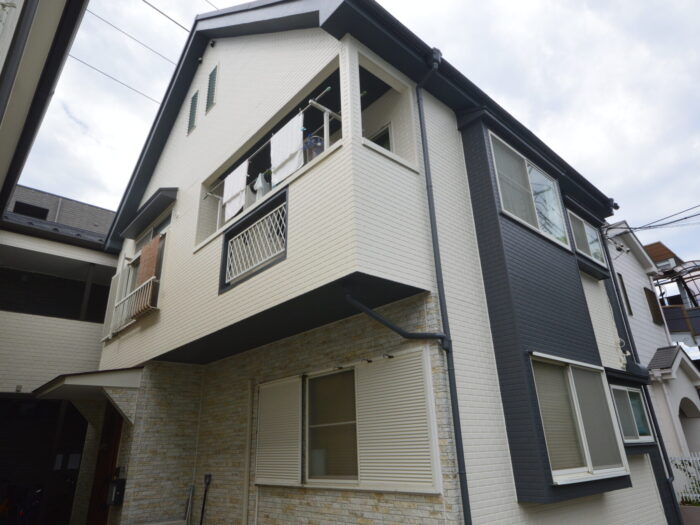 築30年 戸建住宅 外壁塗装・屋根カバー工法施工後の全景