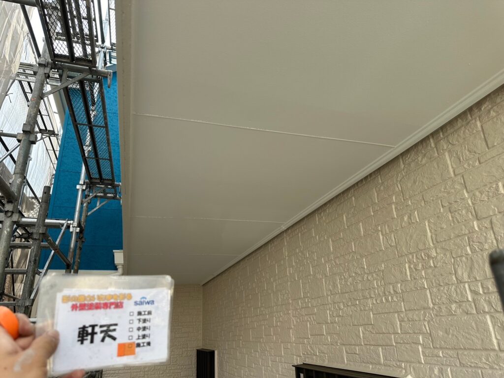 補修と塗装を終えた軒天の施工後の状態