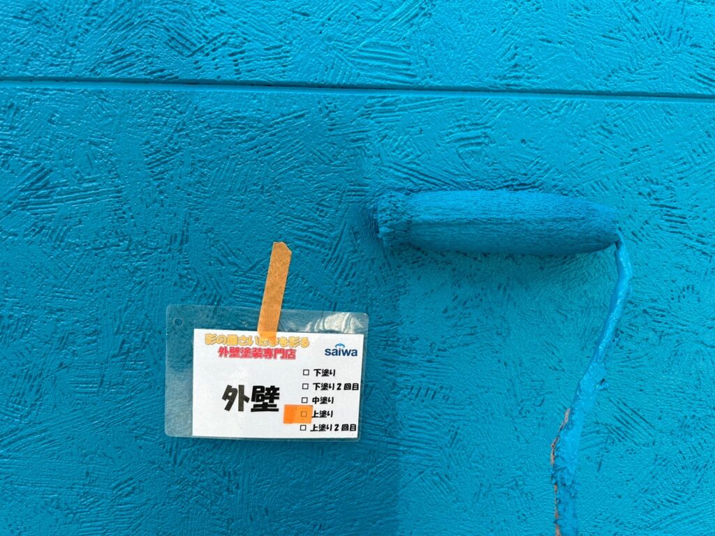 パーフェクトトップ(ND110、65-40P)による外壁上塗り作業