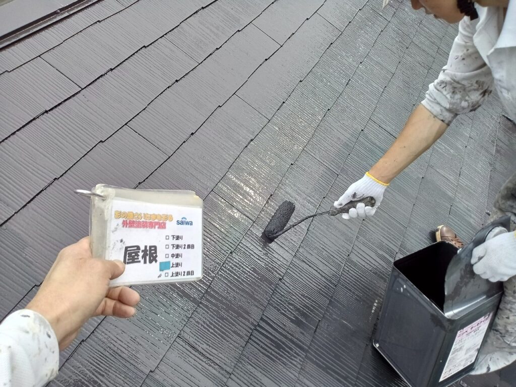 屋根塗装の上塗り仕上げ