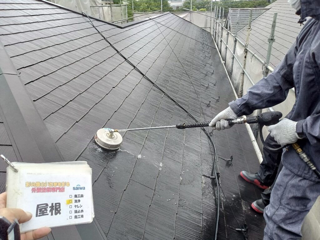 アパート屋根の高圧洗浄作業 綺麗 下地