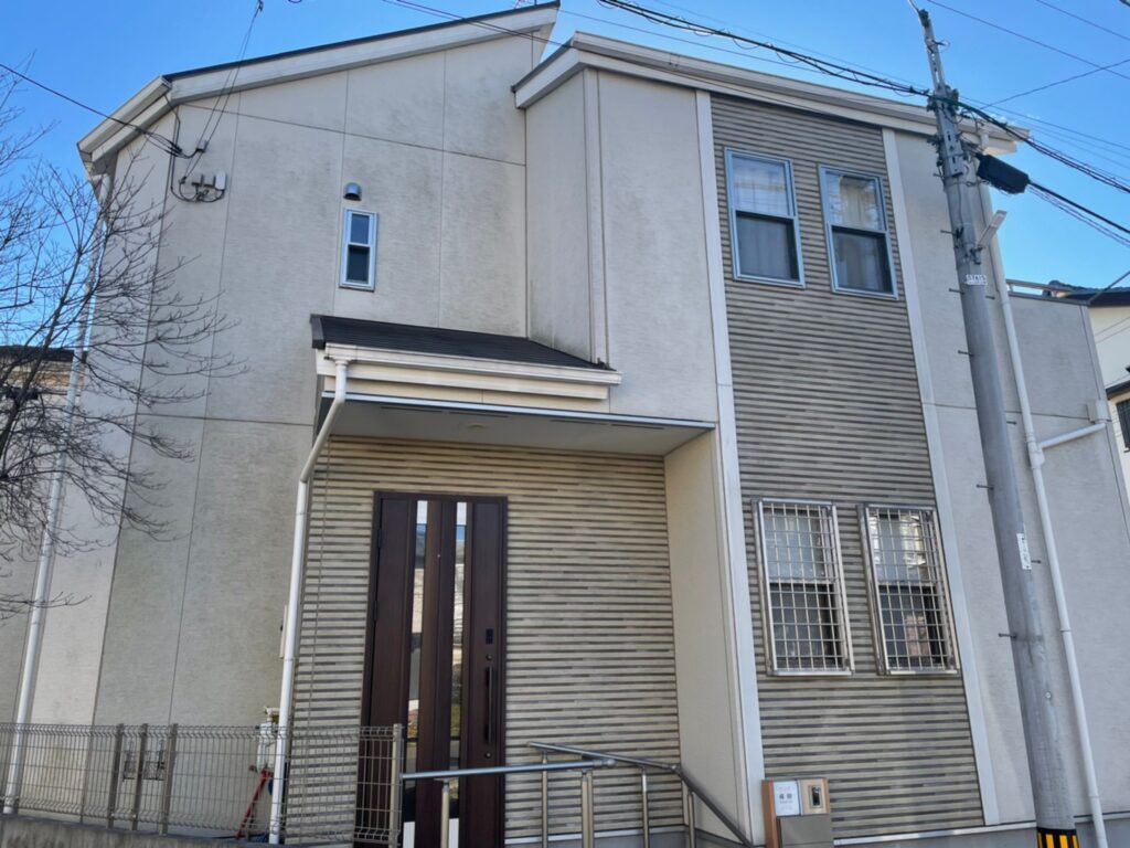 さいたま市浦和区 築10年の住宅 外壁塗装・屋根塗装前の全景写真|外観の色あせが目立つ施工事例