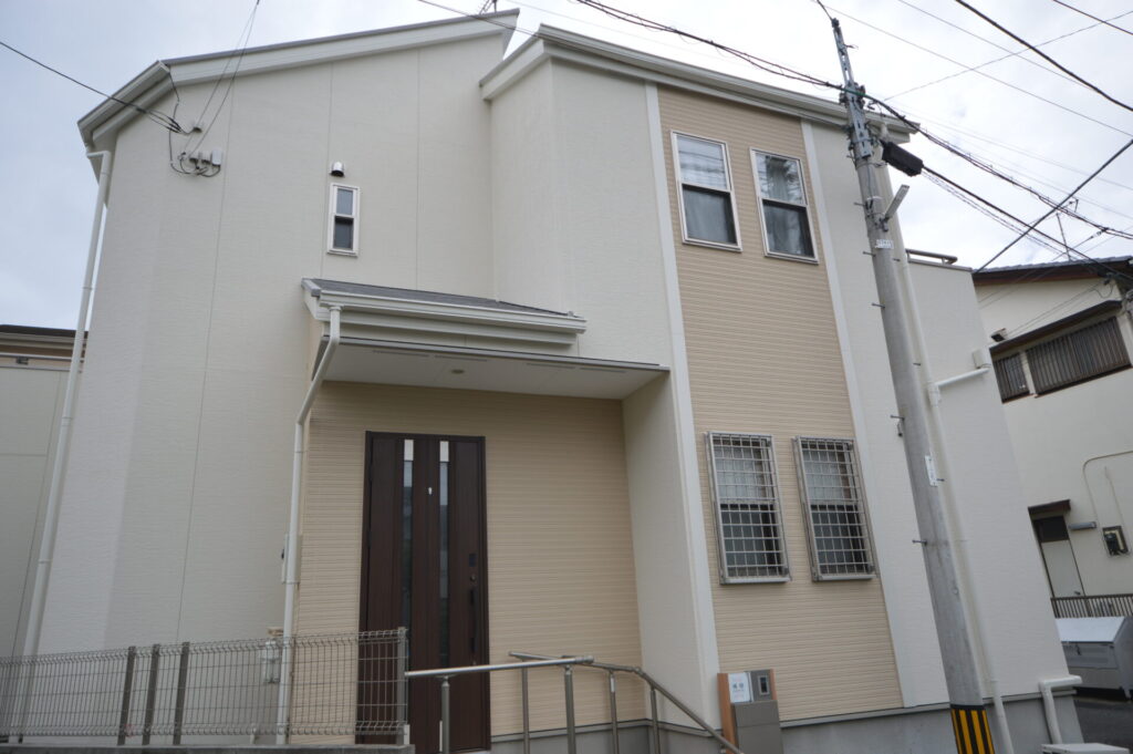 さいたま市浦和区 築10年の住宅 塗装完了後の全景写真|ツヤと防水性が蘇った高品質施工事例