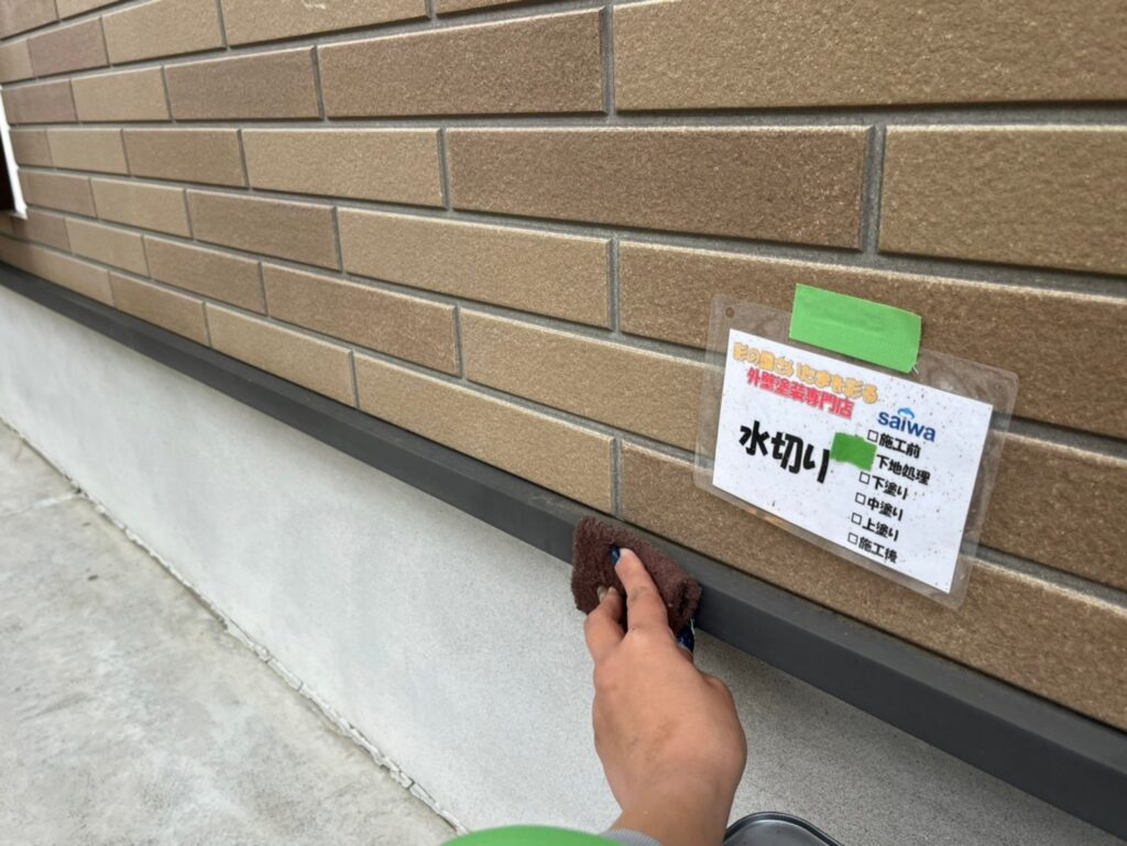 旧塗膜・汚れを落とし、塗料の密着性を高める下地処理