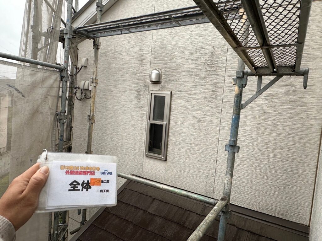 外壁塗装前の住宅全景写真|色あせや汚れが目立つさいたま市の施工事例