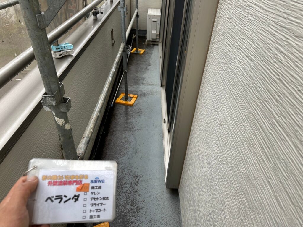ベランダ防水施工前の写真|経年劣化や汚れが目立つさいたま市の施工事例