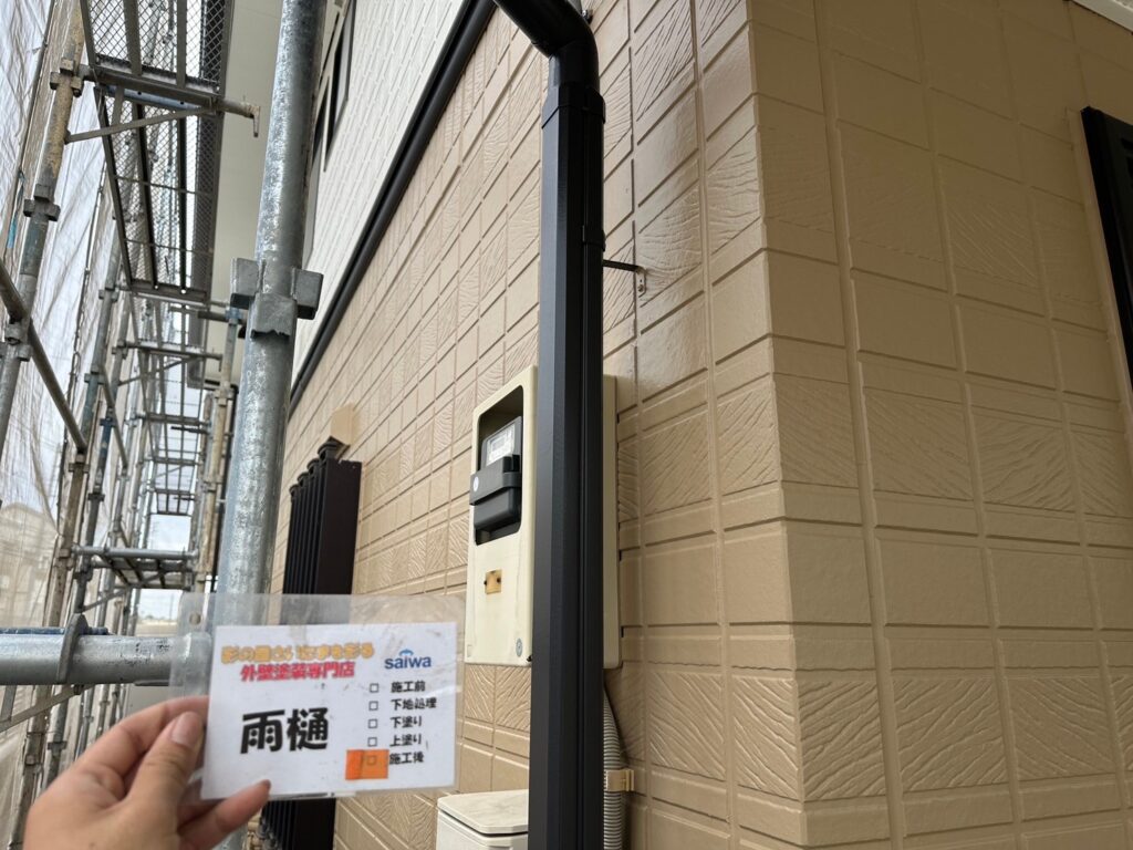 塗装完了後の雨樋 艶やかな仕上がりと高い防水性を実現|さいたま市の施工事例