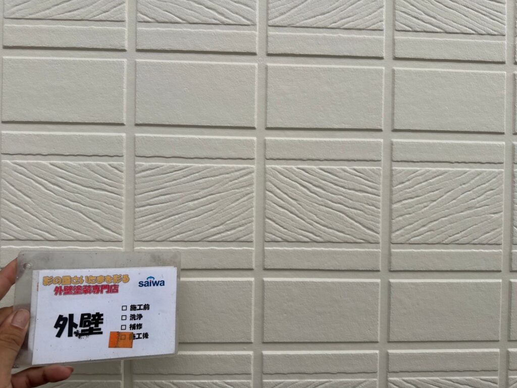 さいたま市の戸建て外壁塗装完了。2階部分はパーフェクトトップ(ND-174・3分艶)で仕上げ。明るく清潔感のあるベージュ系カラーが特徴。