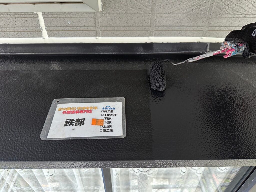 出窓の中塗り工程|均一な塗膜形成で耐久性を高める施工