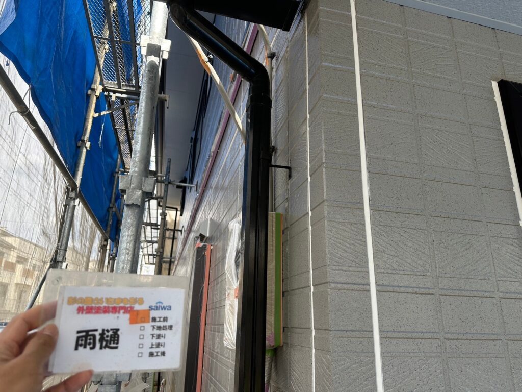 色あせやサビが目立つ雨樋の施工前写真|さいたま市の外壁塗装施工事例