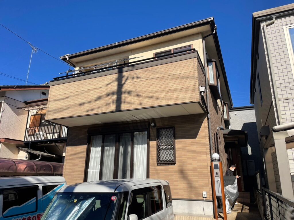 さいたま市 外壁塗装・屋根リフォーム 施工前|築年数に伴う色あせ・汚れが目立つ状態。