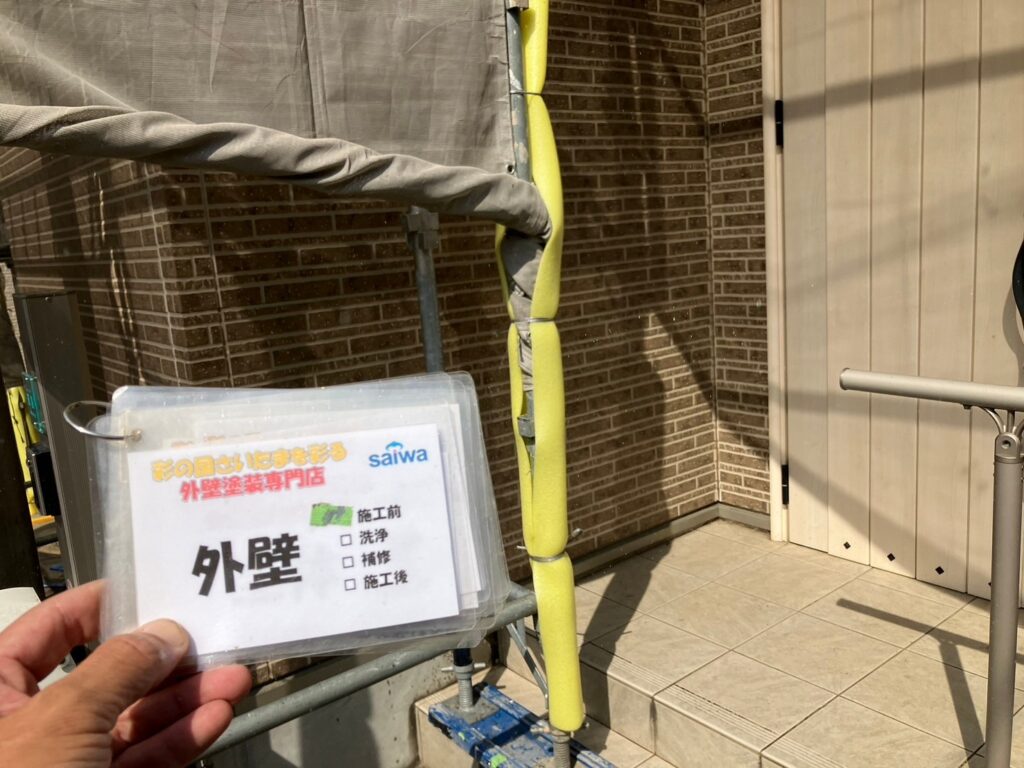 さいたま市西区の外壁塗装施工前 パーフェクトトップ塗装前の状態 色あせや汚れが目立つ外壁