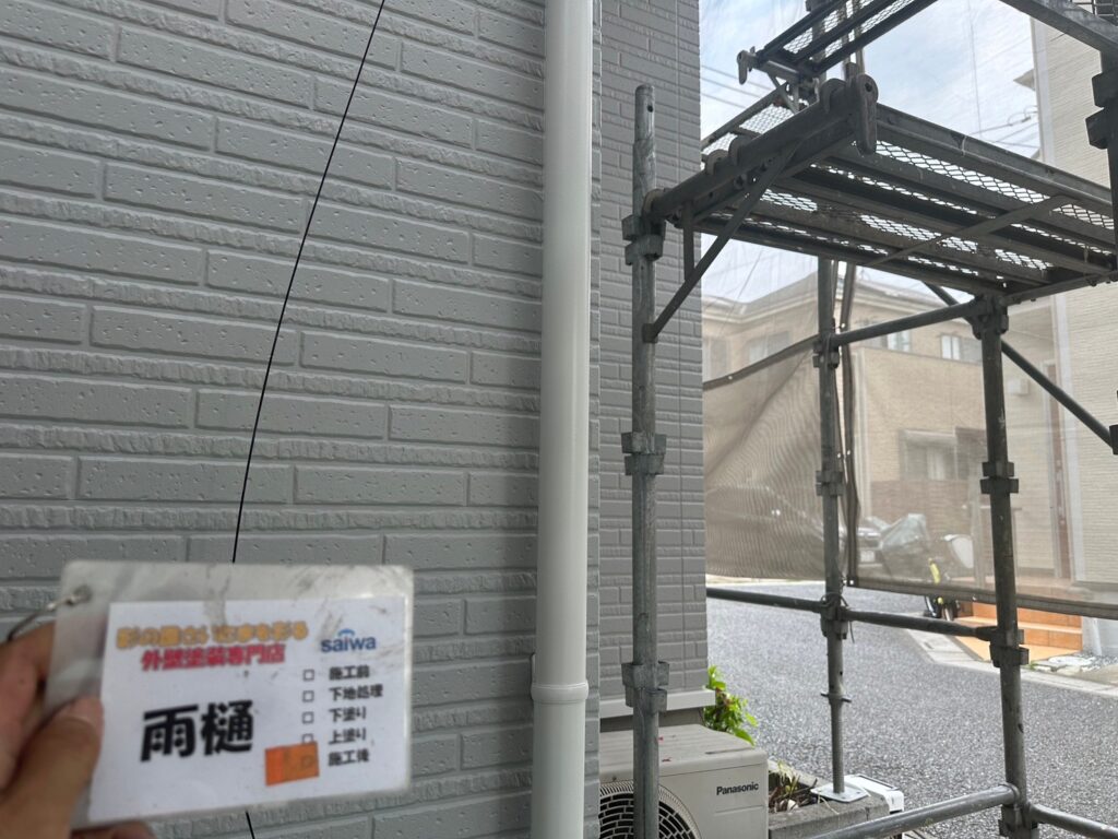 雨樋の塗装完了後の写真|高品質で美しい仕上がり・さいたま市の防水メンテナンス事例