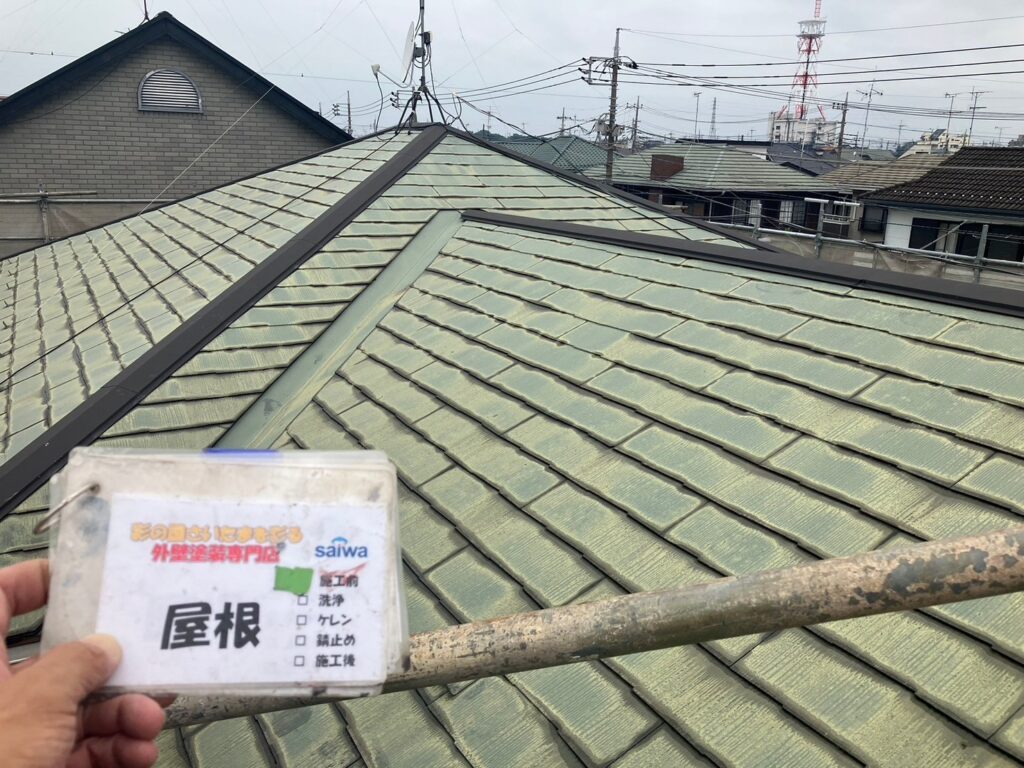 築40年の屋根 塗装前の状態 ひび割れや退色が見られるさいたま市の施工事例