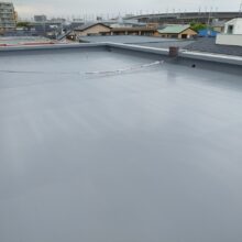 ウレタン防水工事の施工完了後の屋上｜雨漏り防止と耐久性を高めた高品質仕上げ